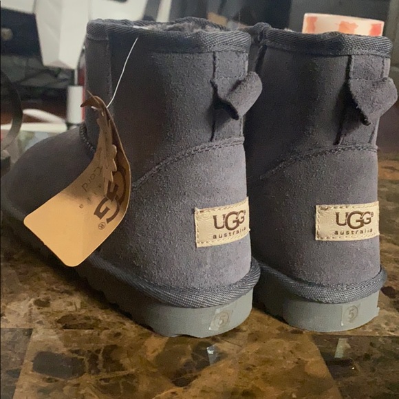 grey ugg boots size 5